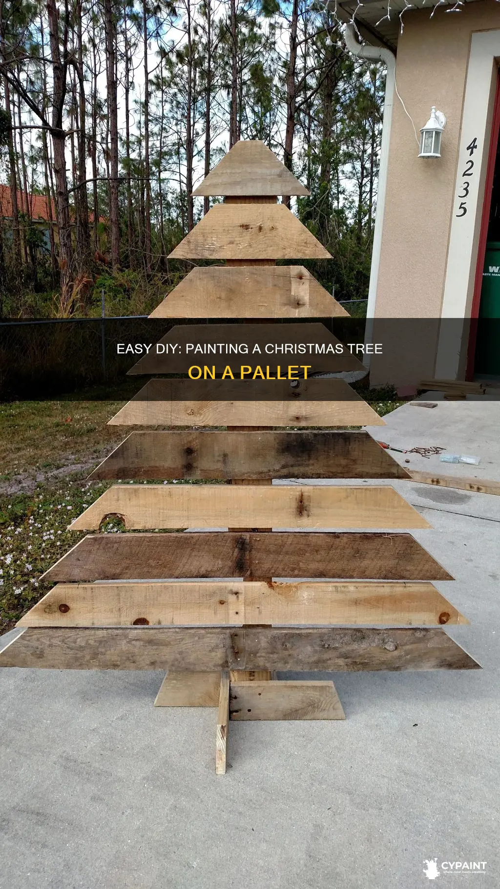 how to paint a simple christmas tree on pallet